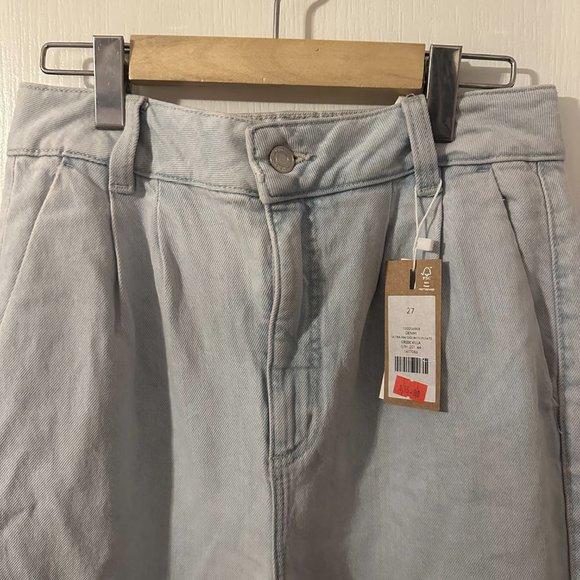 Dynamite Indigo Light Blue ETHSOS | Gigi Ultra High Rise Carrot Leg Jeans - Picture 5 of 6